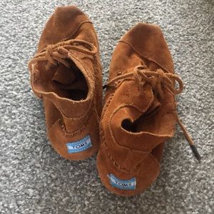 Tom’s moccasins
